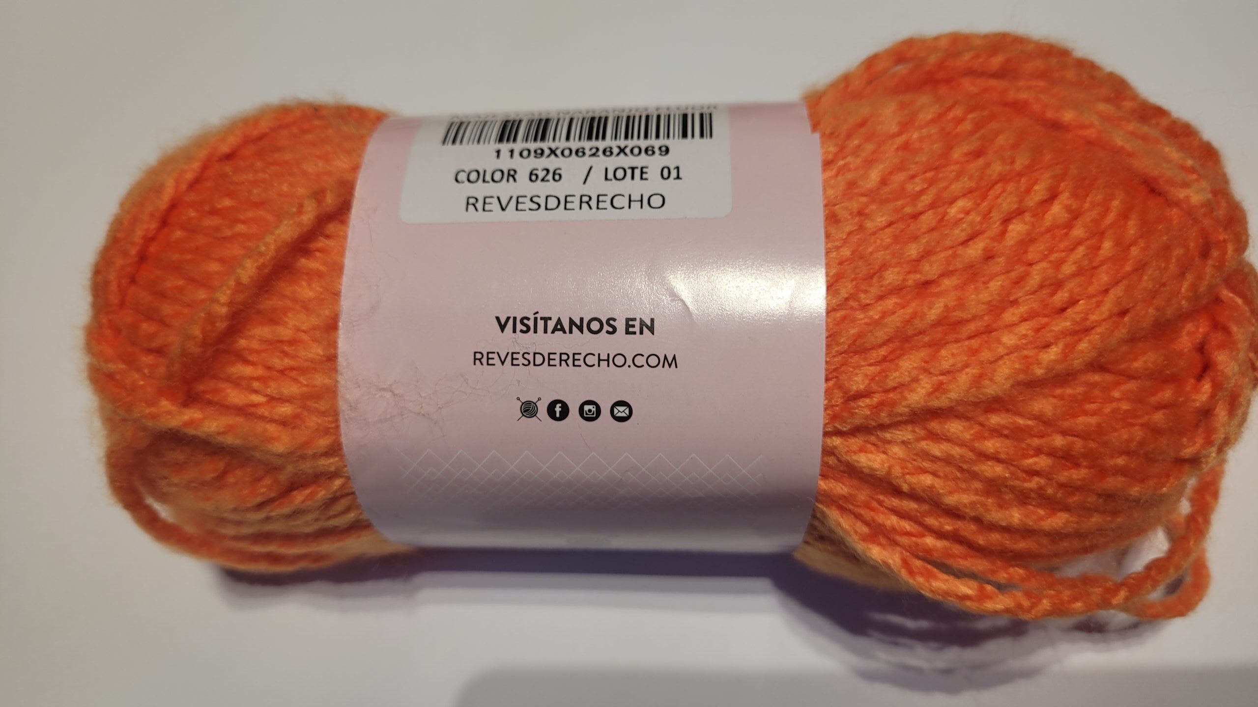 Lana Naranjo Fluor- Revesderecho Queen